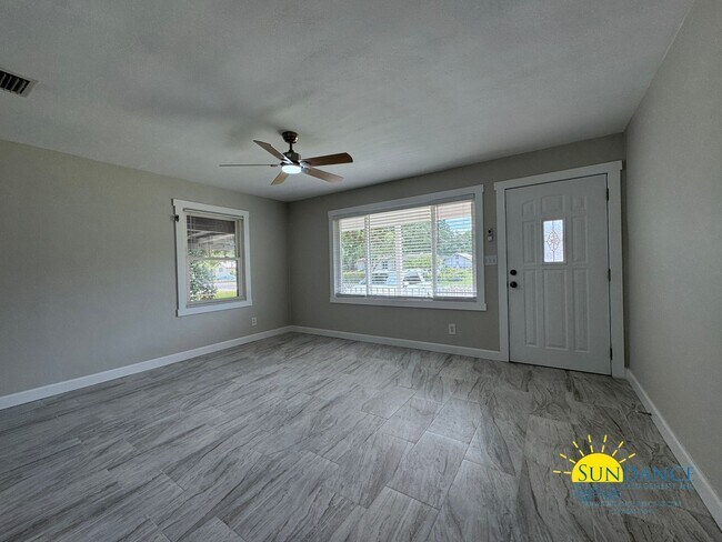 Building Photo - Charming 3-Bedroom Home Minutes from Eglin...
