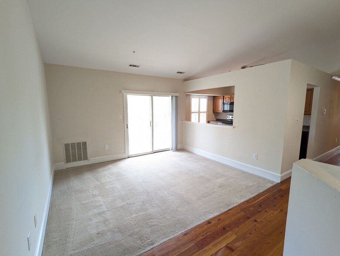 Primary Photo - Charming Condo in Jefferson ready for you ...