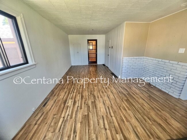 Building Photo - Remodeled 2 bedroom house on the flats with a garage, fenced yard, storage, and so much more!