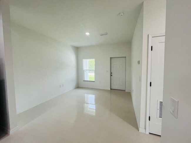 Building Photo - BRAND NEW TWO BED-TWO BATH-SW LEHIGH ACRES