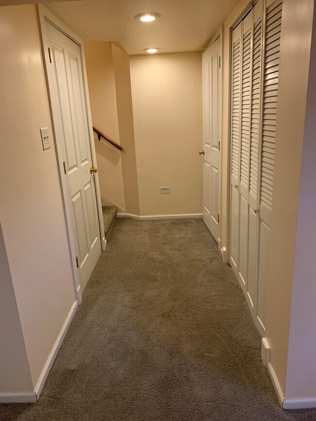 Hallway - 5315 W Leland Ave