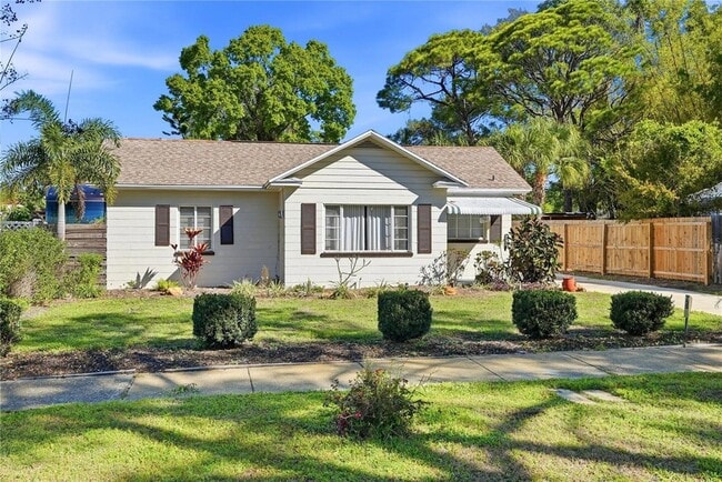 Photo - 755 Alamanda Way S House