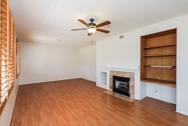 Building Photo - Beautiful Home Ready for Move-In