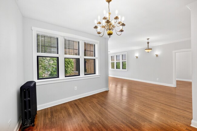 Foto del edificio - 7626 N Eastlake Terrace