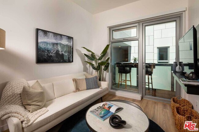 Foto del edificio - 3223 Wilshire Blvd