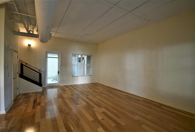 Foto del edificio - 1661 Riverside Ave