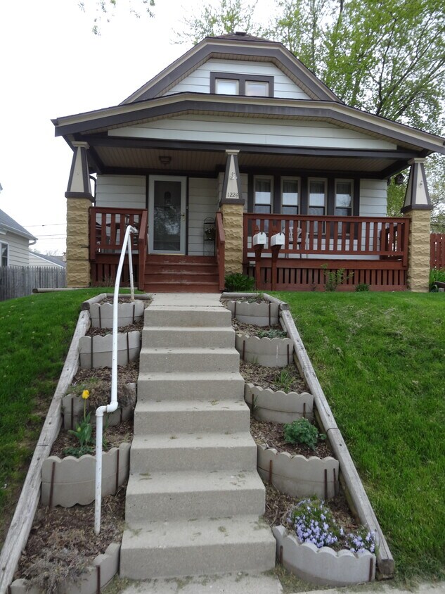 1224 Marion Ave, South Milwaukee, WI 53172 Townhome Rentals in South