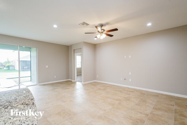 Foto del edificio - 7517 Lantern Park Ave