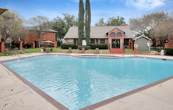 Building Photo - 2250 Ridgepoint Dr