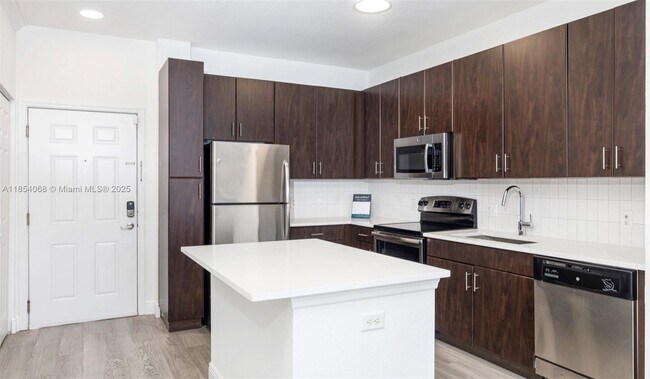 Foto del edificio - 10170 SW 7th St