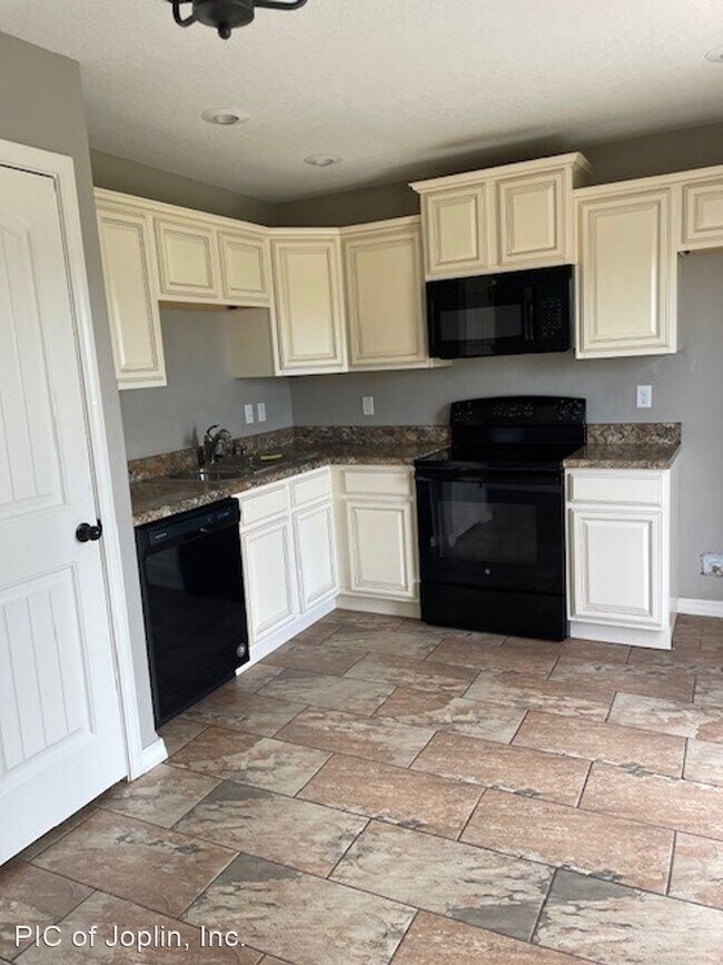 Building Photo - 3 br, 2 bath House - 1218 Montana Place