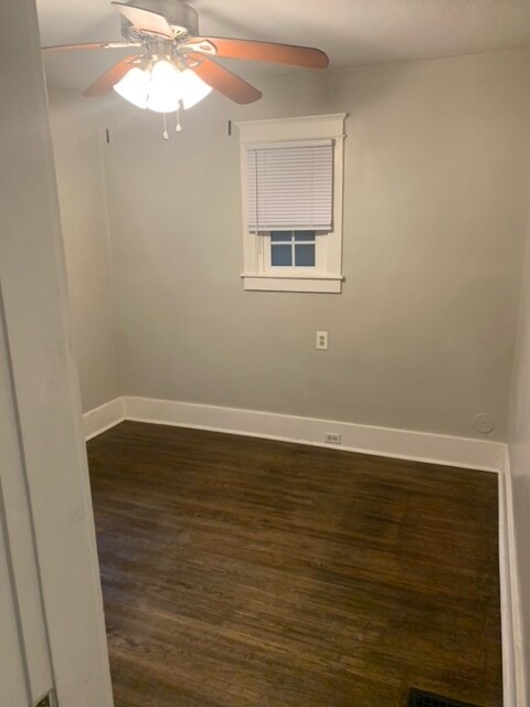Foto del edificio - 2413 Emmett Ave