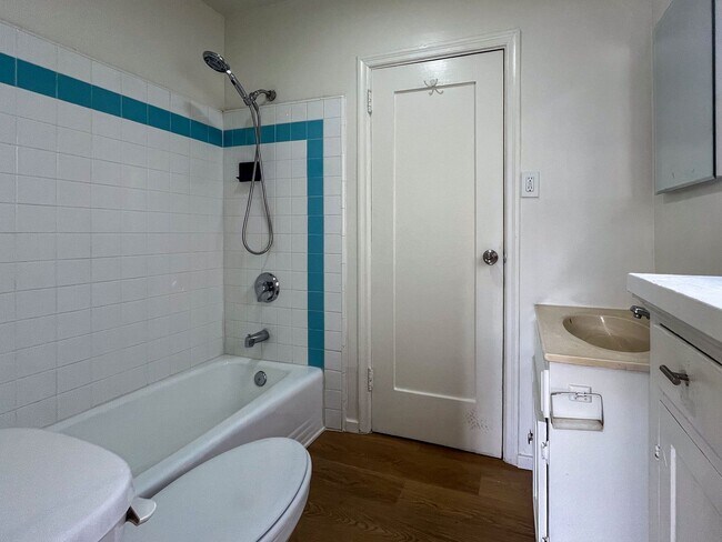 Building Photo - $1000 Off the First Month’s Rent - Modern ...