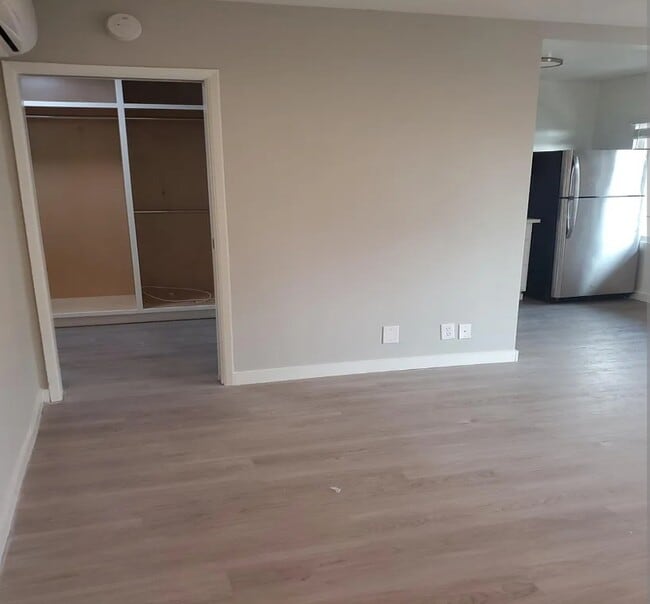 Building Photo - 8616 Holloway Dr