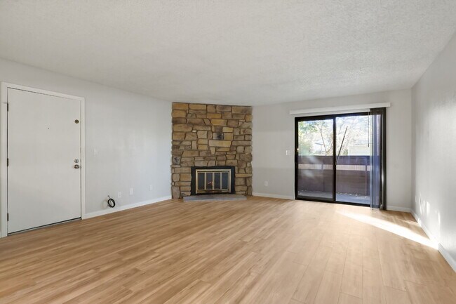 Building Photo - Great Two Bedroom Home with Fireplace