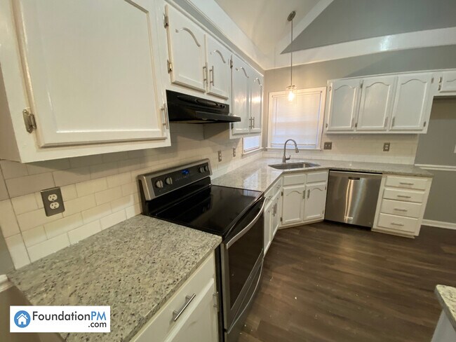 Foto del edificio - 4477 Green Creek