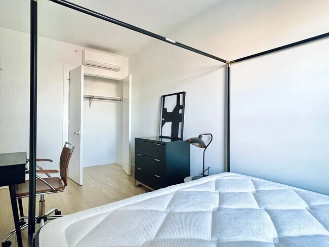 Foto del edificio - Furnished room/NOT APARTMENT