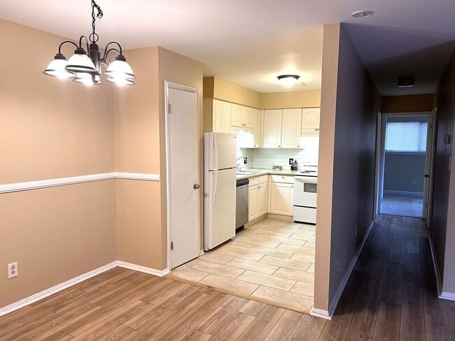 Foto del edificio - 1299 Schaub Dr