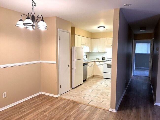 Building Photo - 1299 Schaub Dr