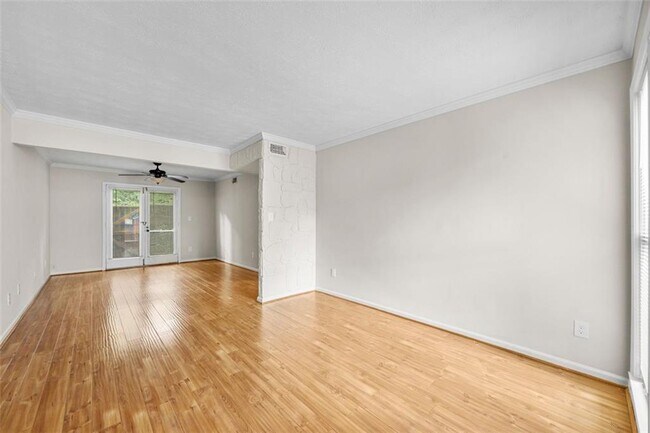 Foto del edificio - 5018 Meadow Ln