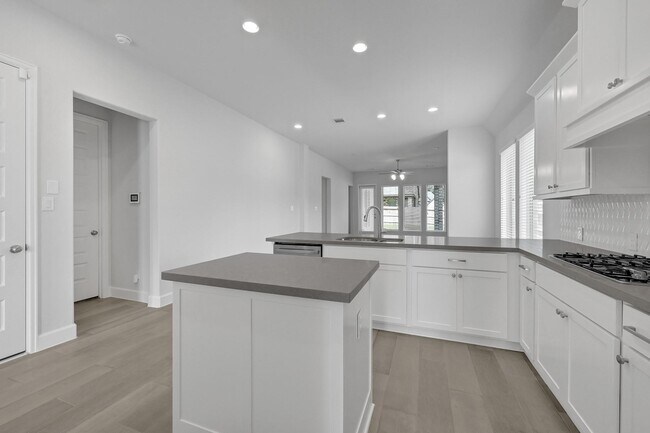 Foto del edificio - 15835 Bird of Paradise Dr