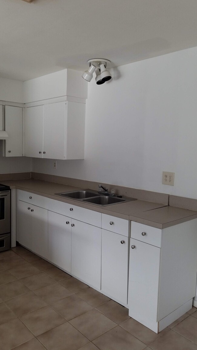 Building Photo - 443 Granada Blvd