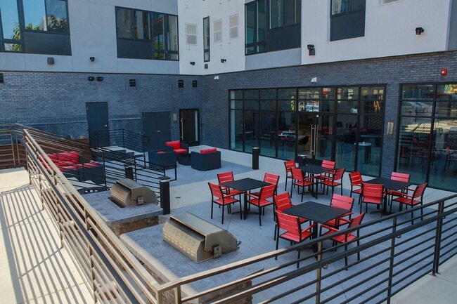 Grilling Station/Outdoor Dining - The Hub at 31 Brewerytown Apartments