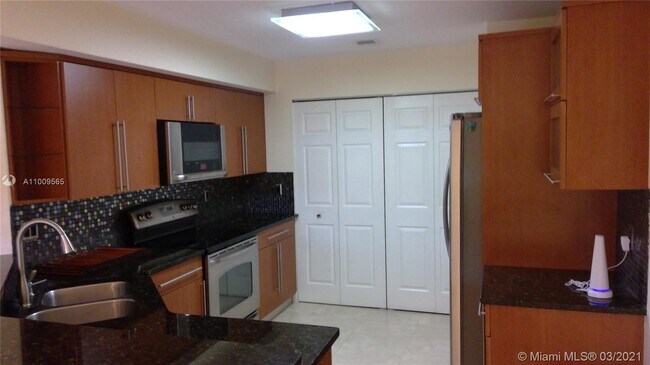 Building Photo - 12614 SW 54th Ct