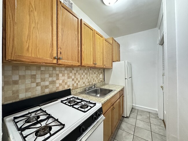 Building Photo - 1367 W Estes Ave