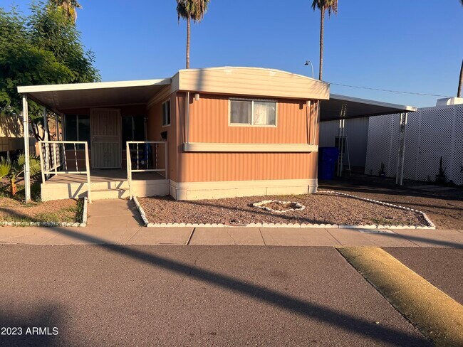 Building Photo - 5201 Camelback Rd