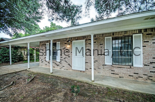 Building Photo - 2325 Lake Glen Dr
