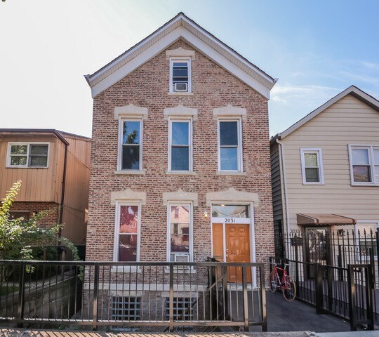 Building Photo - 2031 W 21st Pl
