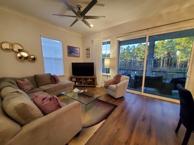 Living area - 112 Kara Lake Dr