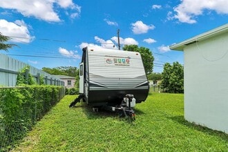 Building Photo - 14500 Carver Dr