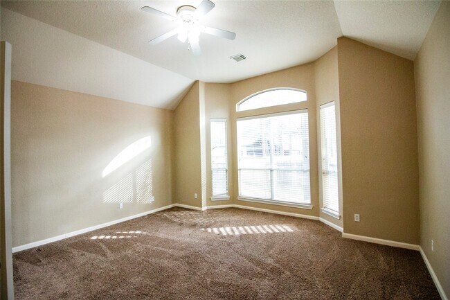 Foto del edificio - 3318 Shadowcrest Ct