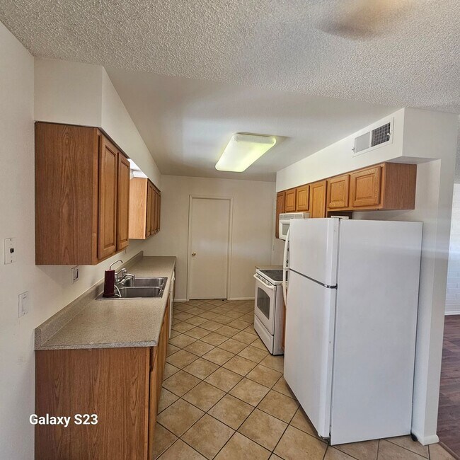 Building Photo - 9845 N 105th Dr