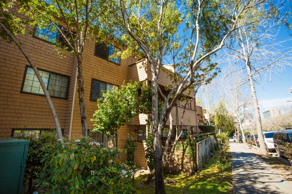 Primary Photo - 125 Moss Ave