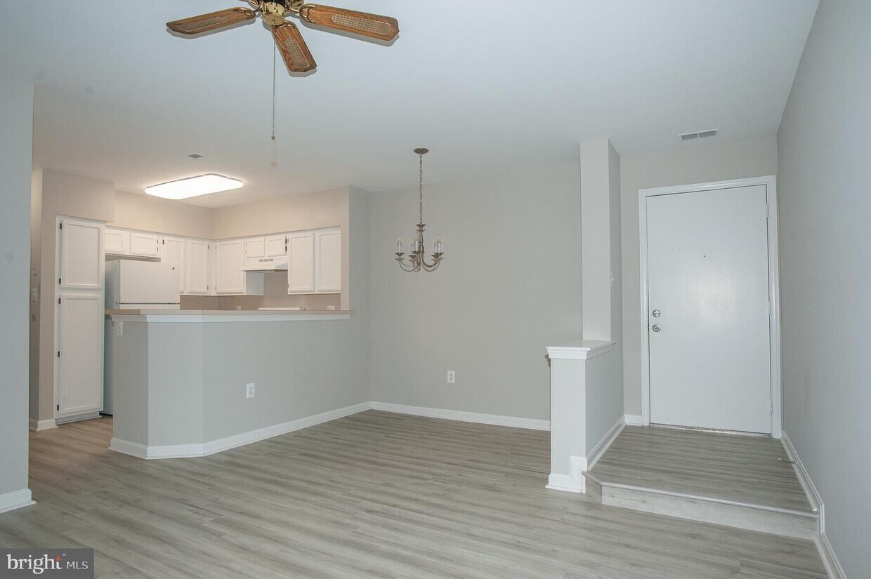 Foto principal - 6919 Victoria Dr