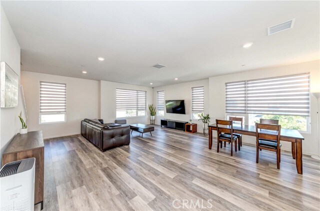 Foto del edificio - 8029 Cypress Ln