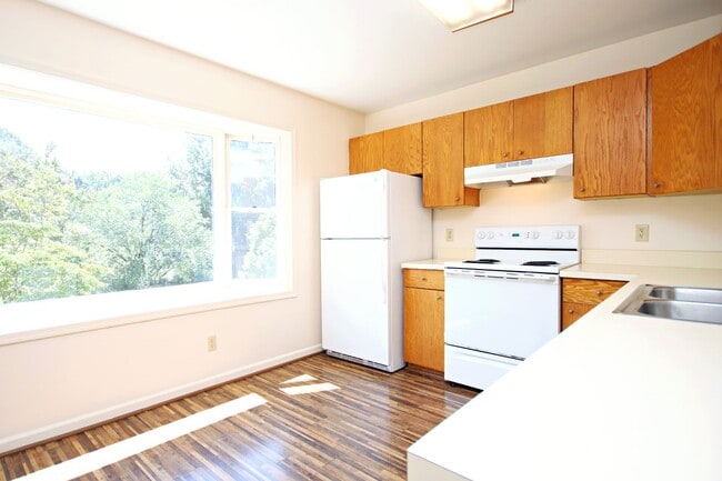 Building Photo - Brick Duplex With Convenient Rio Rd Location