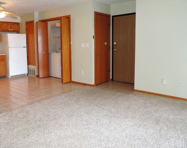 Building Photo - $1,025 | 2 Bedroom, 1 Bathroom Condo | No ...