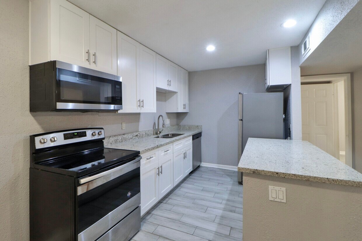 Foto principal - 5929 Queensloch Dr