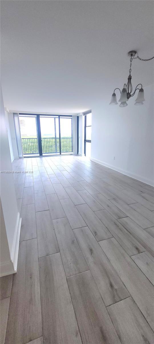 Foto del edificio - 2500 NE 135th St