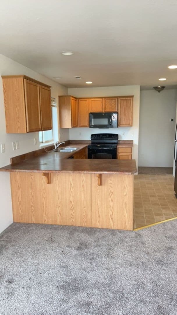 Building Photo - 3 Bedroom 2 Bath Duplex