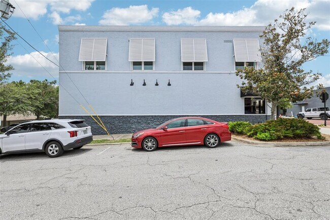 Foto del edificio - 801 W Montrose St