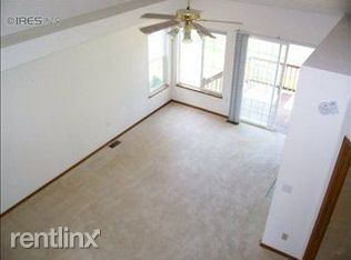 Building Photo - 3 br, 3 bath Townhome - 1121 Bellview Drive