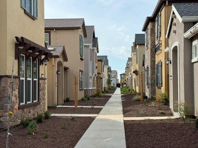 Building Photo - Like New Lennar Home FOR RENT