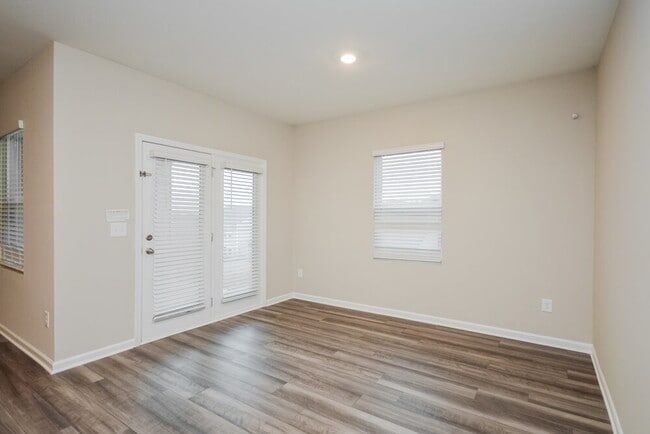 Building Photo - 590 Knightsbridge Ln