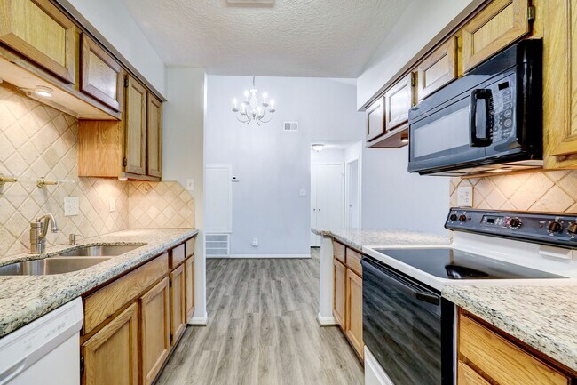 Foto del edificio - Move in ready!
