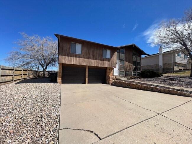 Foto del edificio - Beautiful Remodeled Home with nice yard.